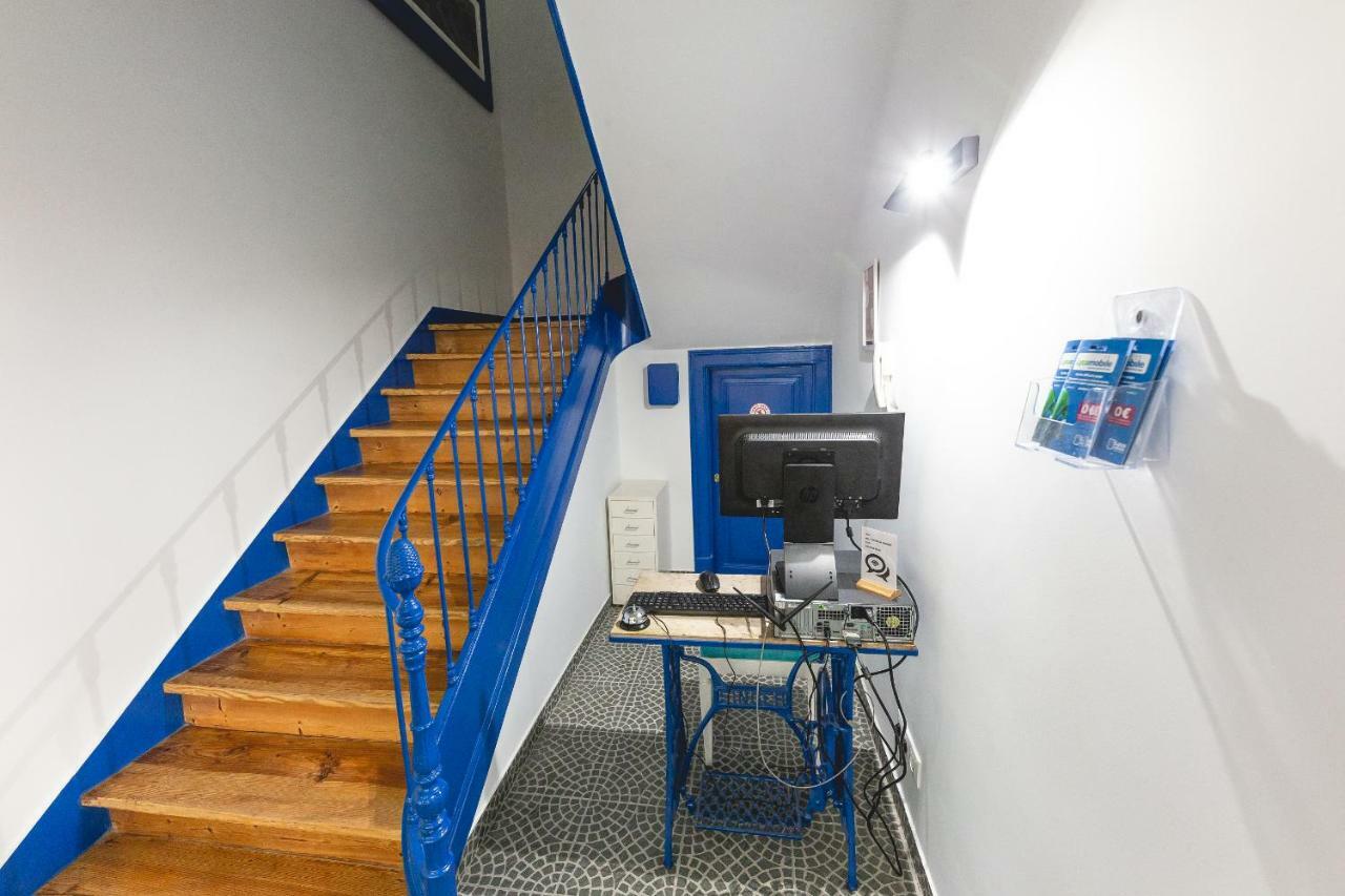 Help Yourself Hostels - Parede Exterior foto